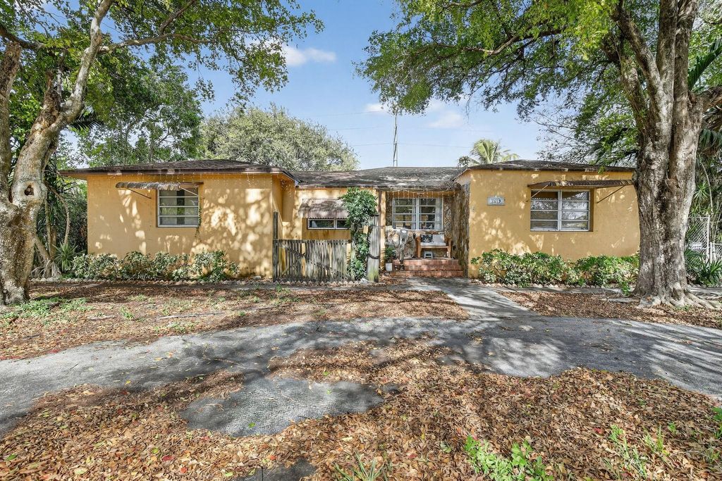 Photo of 2619 Arthur Street, Hollywood, FL 33020 (MLS # F10541408)