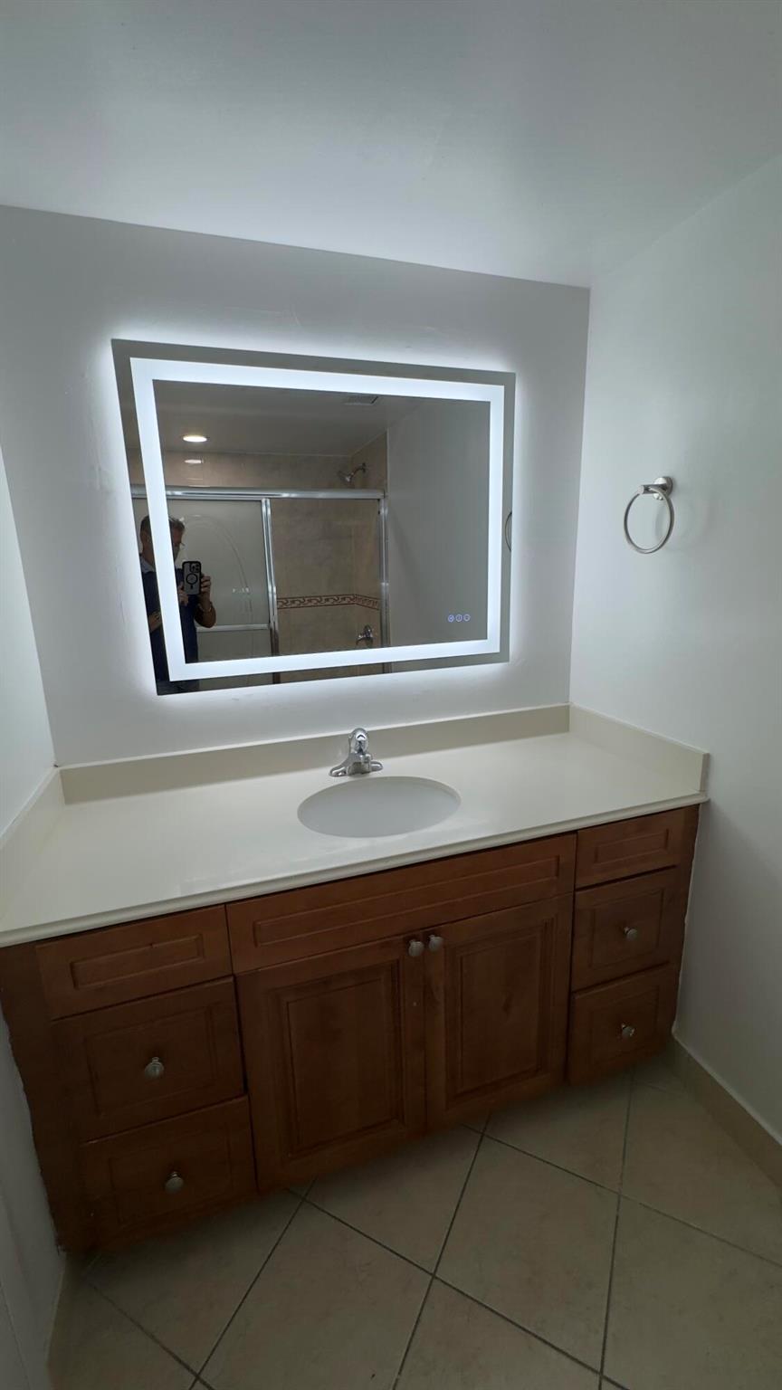 CARLTON BAY CONDO - Residential Lease