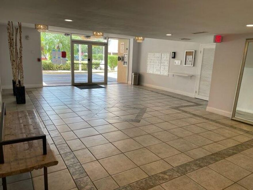 Beautiful well maintained condo, fresh painted, all kitchen appliances are brand new. Great location!!! close to the beach and Aventura Mall. This unit is definitely A MUST SEE!!!