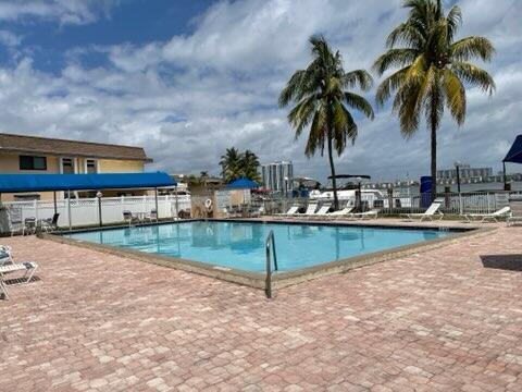 CARLTON BAY CONDO - Residential Lease