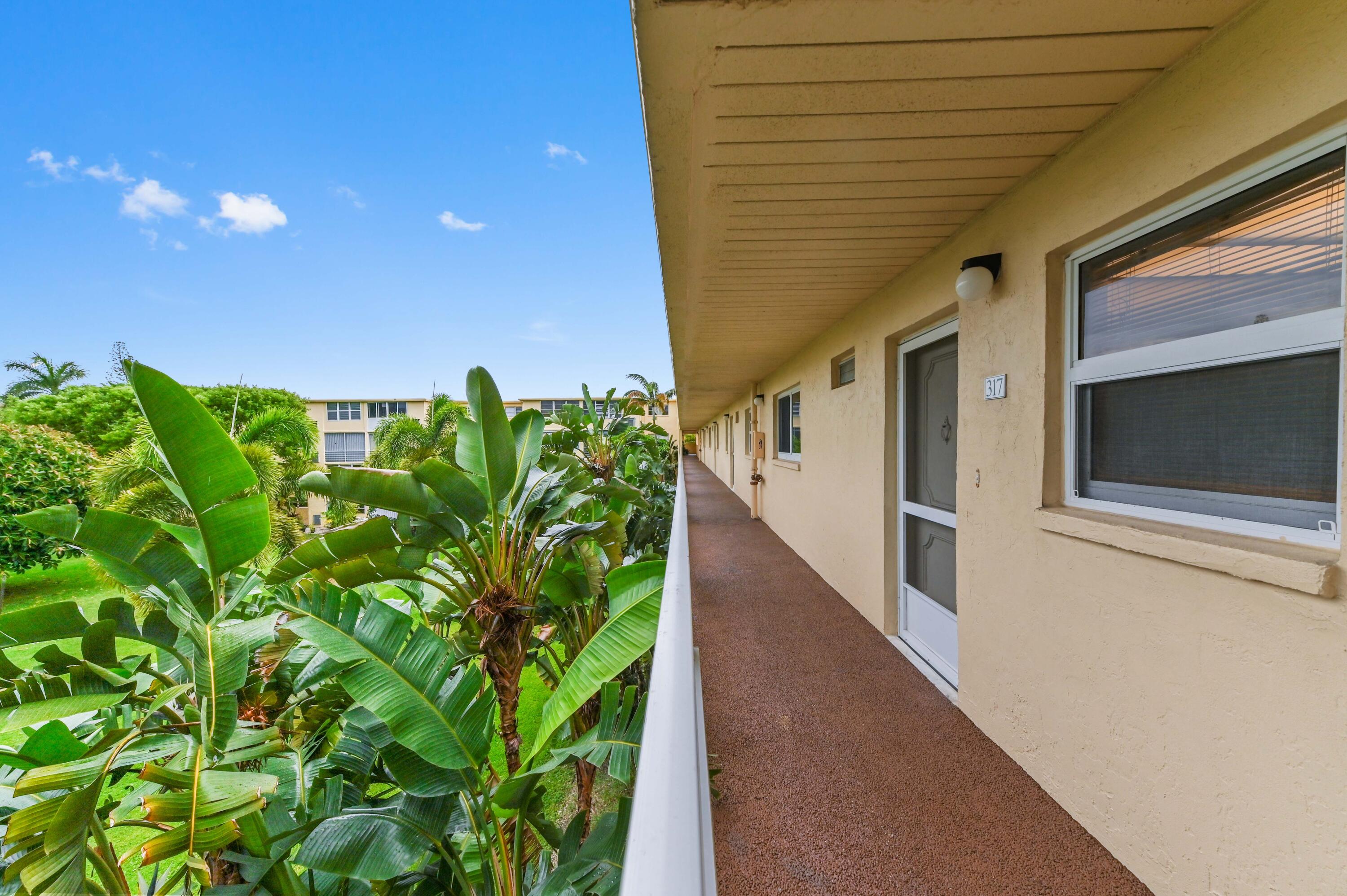 VILLAGE ROYALE GREENWOOD - Residential