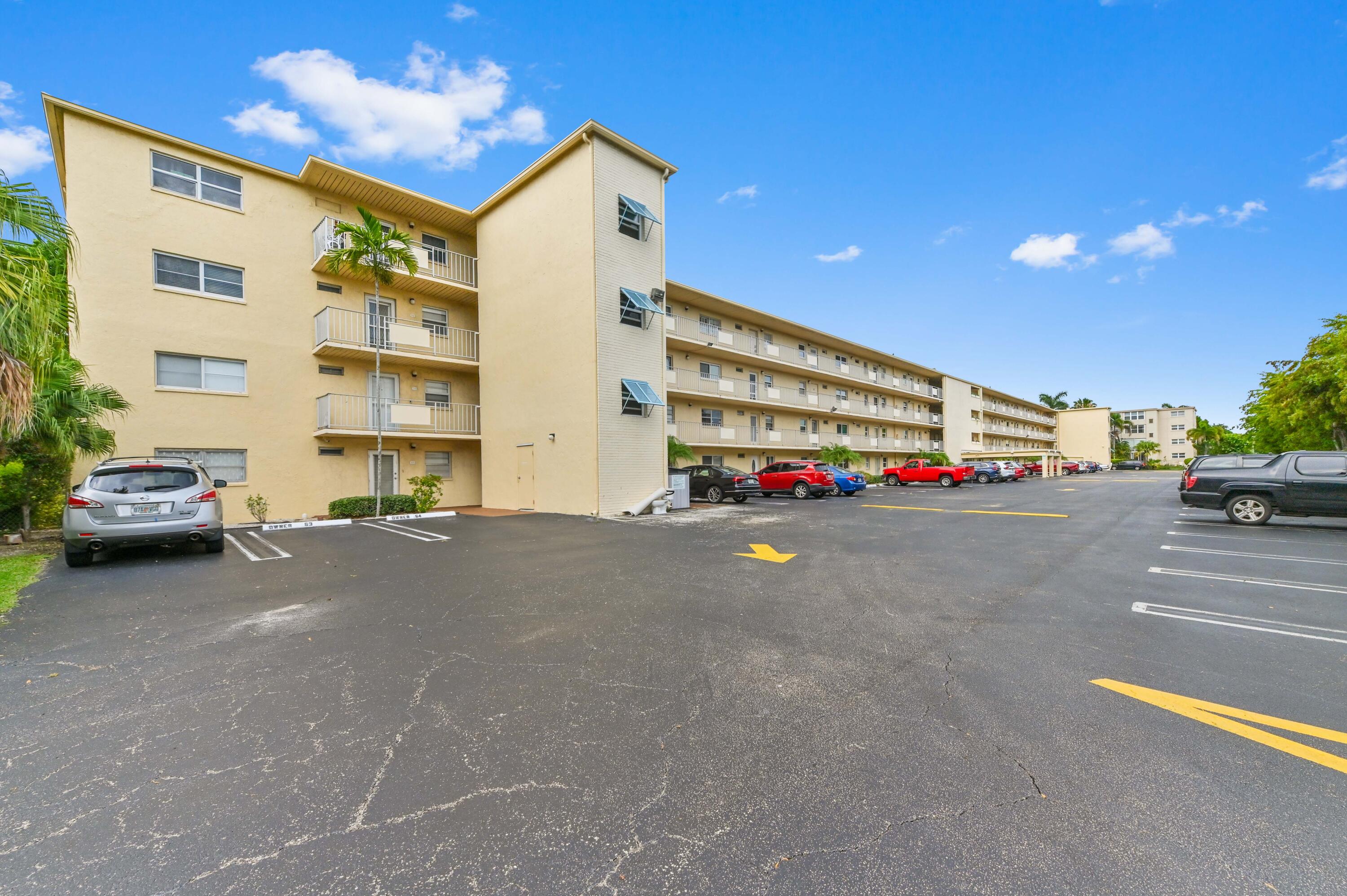 VILLAGE ROYALE GREENWOOD - Residential