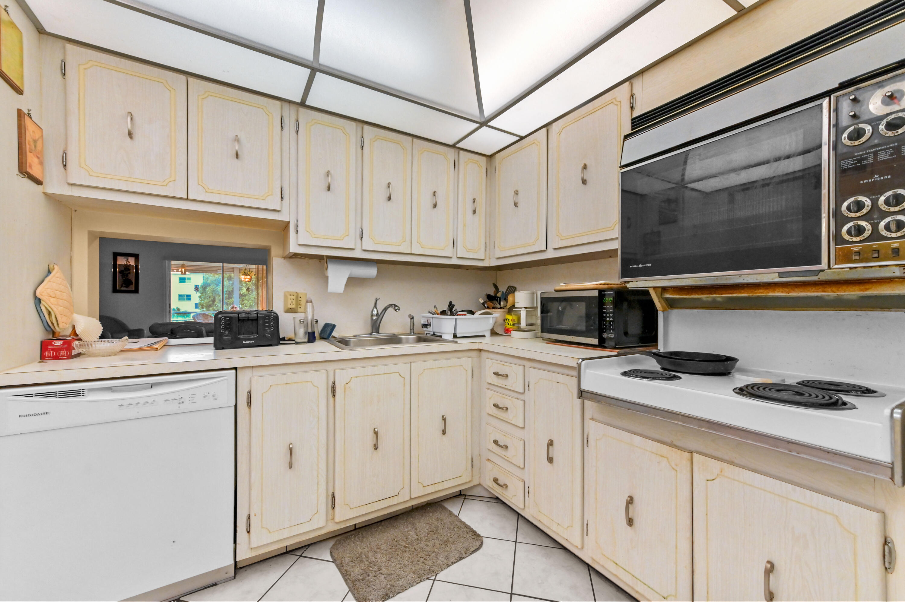VILLAGE ROYALE GREENWOOD - Residential