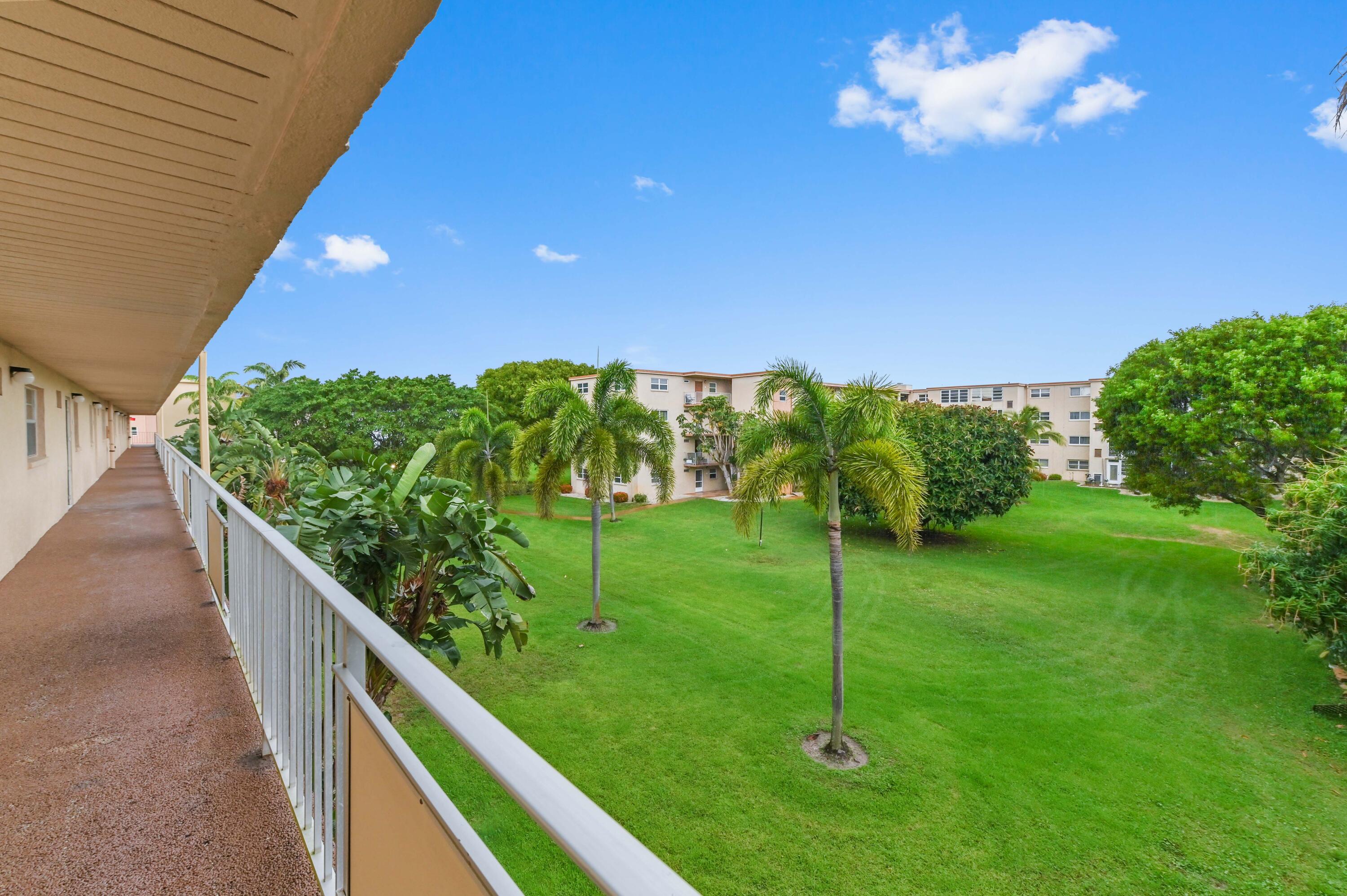 VILLAGE ROYALE GREENWOOD - Residential