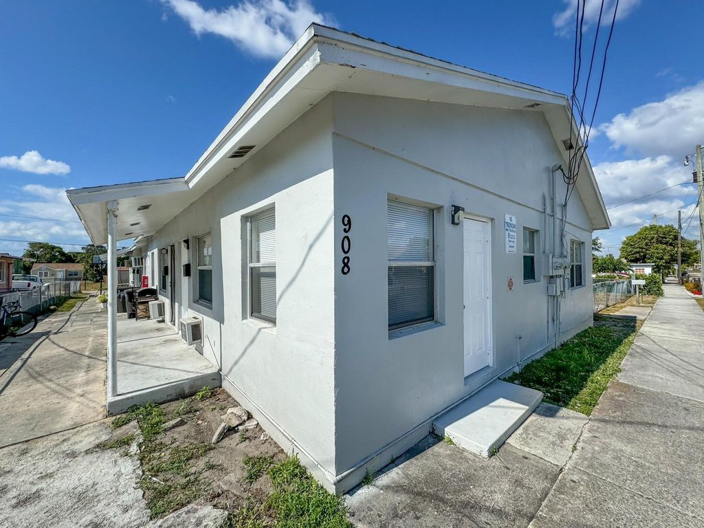 Photo of 908 14th Street #1, West Palm Beach, FL 33401 (MLS # B26017013)