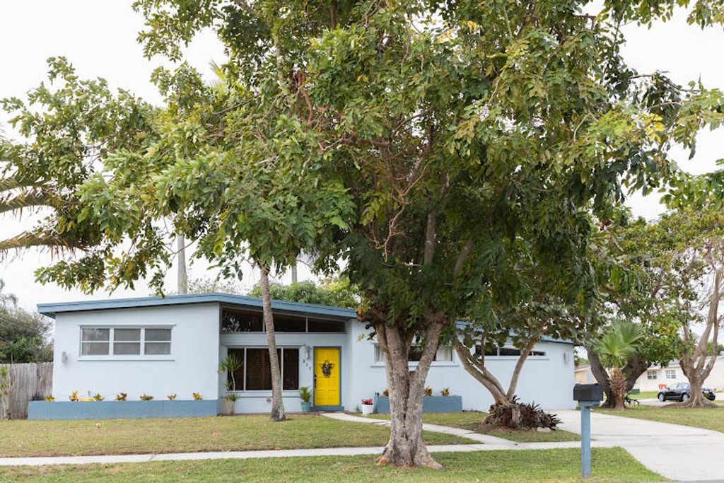 Photo of 317 Cavalier Road, Palm Springs, FL 33461 (MLS # R10862749)