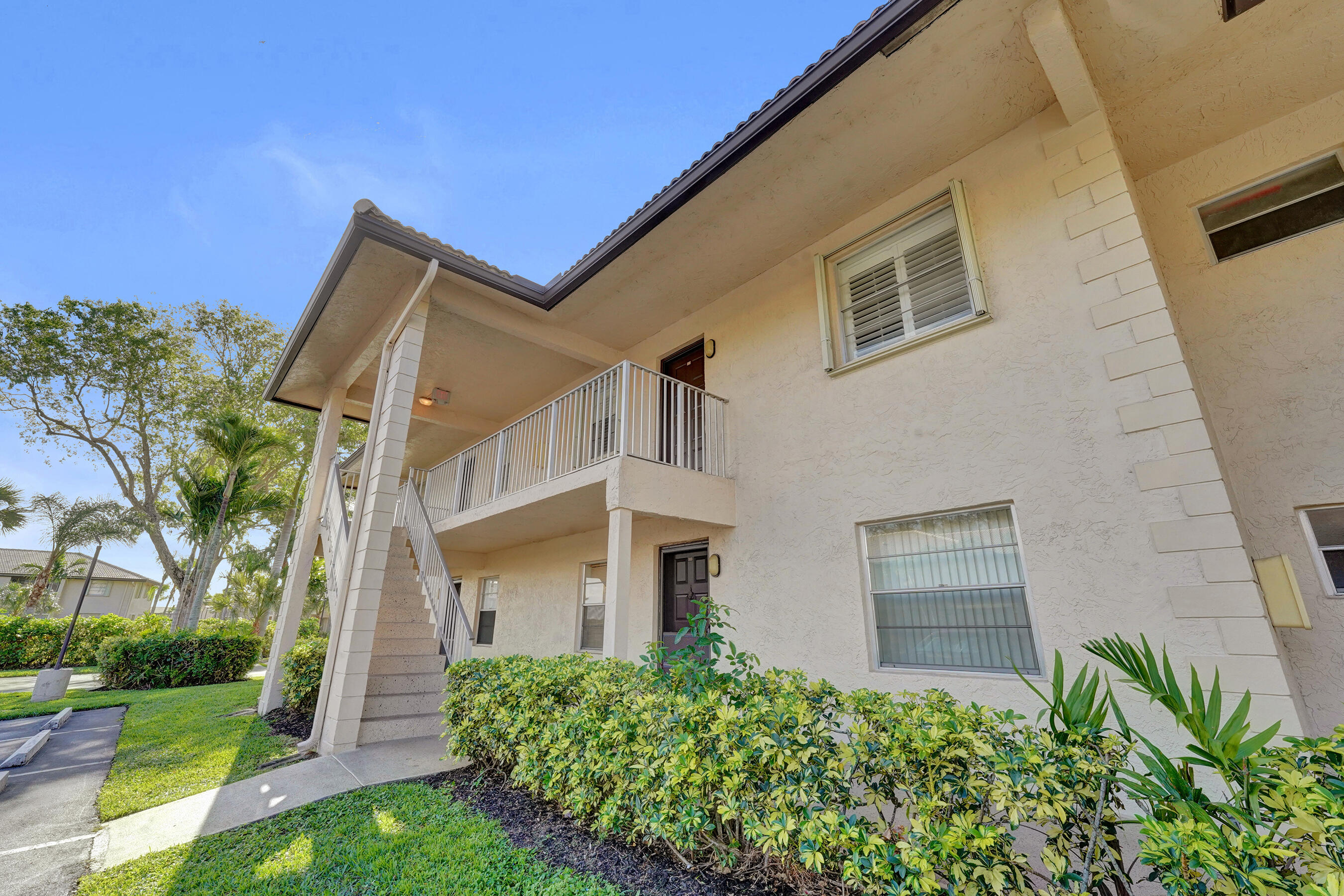 5531 Lakeside Drive 202, Margate, FL, 33063/$230,000 4 5531 Lakeside Drive 202