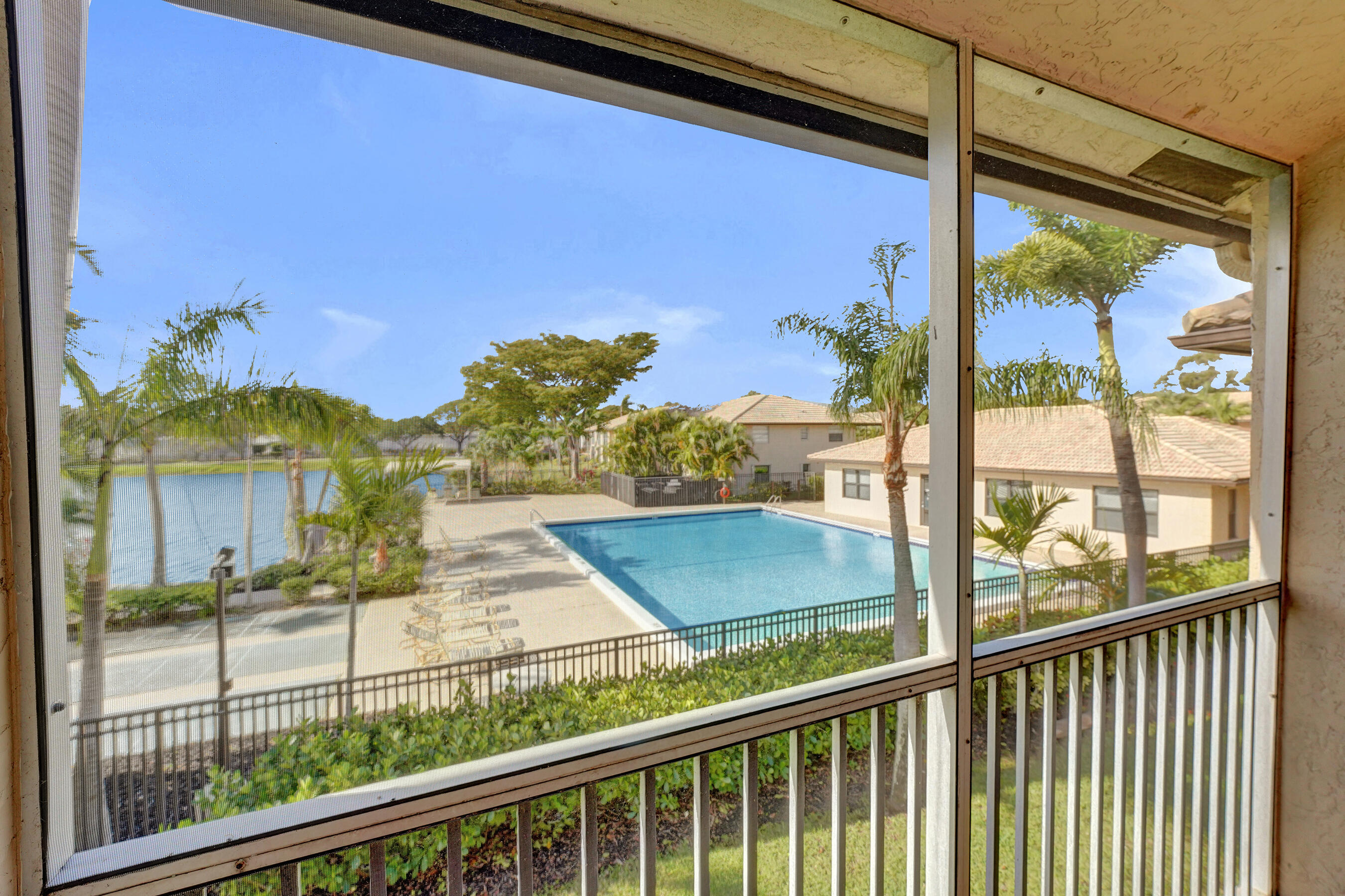 5531 Lakeside Drive 202, Margate, FL, 33063/$230,000 3 5531 Lakeside Drive 202