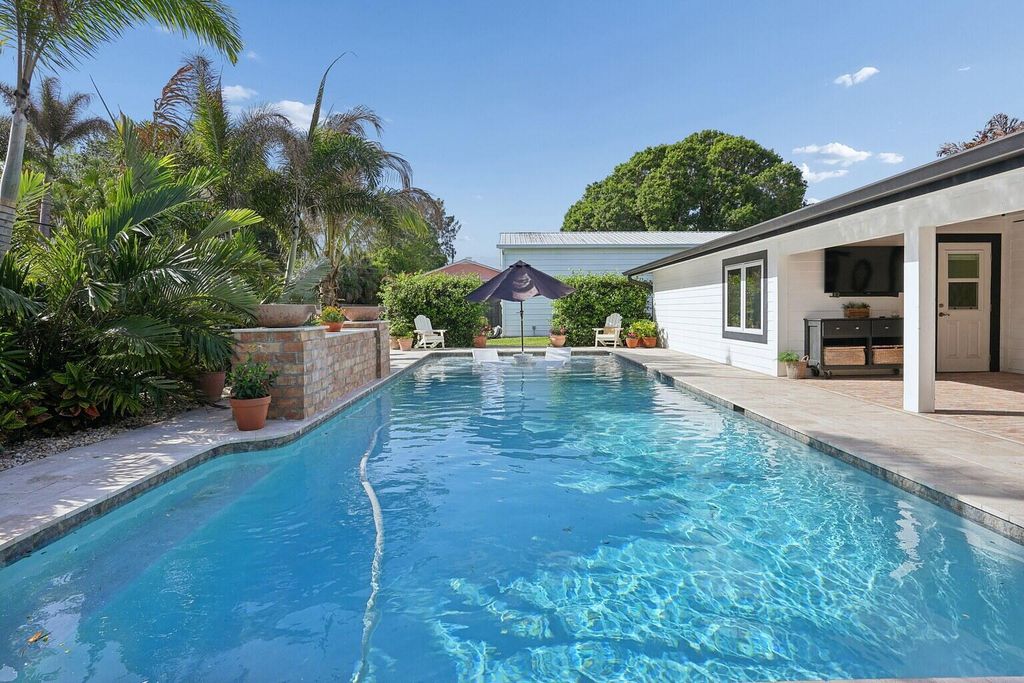 Photo of 836 34th Avenue, Vero Beach, FL 32960 (MLS # B26009224)