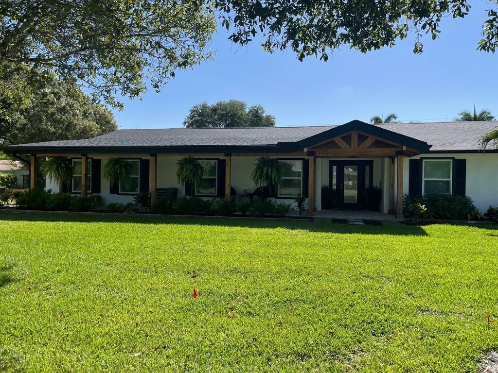 Photo of 836 34th Avenue, Vero Beach, FL 32960 (MLS # B26009224)