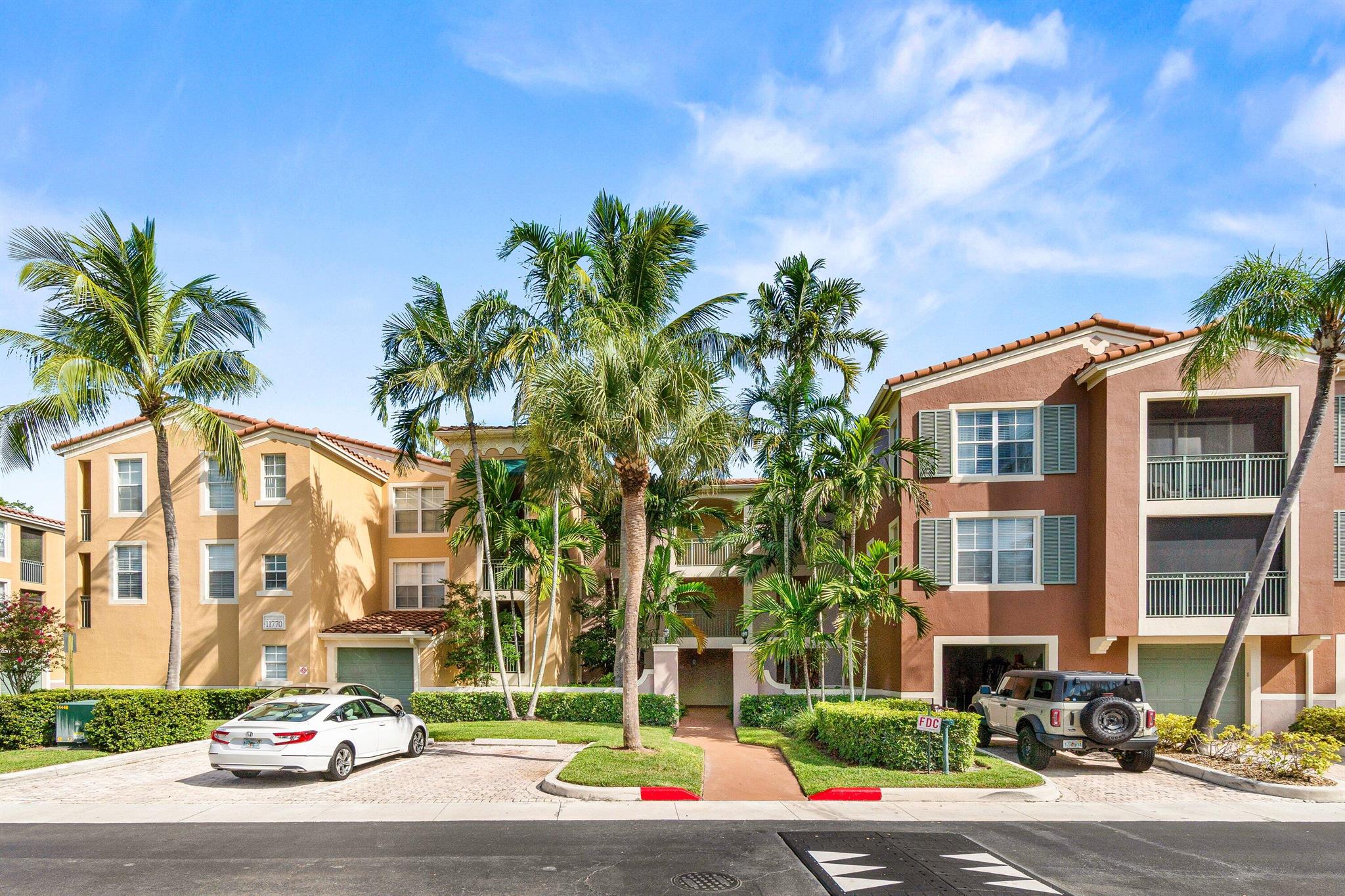 Renovated three bedroom two bath condo residence located in St. Andrews at The Polo Club. Enjoy the great amenities such as Health Club, Resort Style Swimming Pool, Lighted Tennis Court, Recreational Racquetball, Clubhouse and Controlled Access Gate. Minutes from shopping, restaurants and all Equestrian Venues.