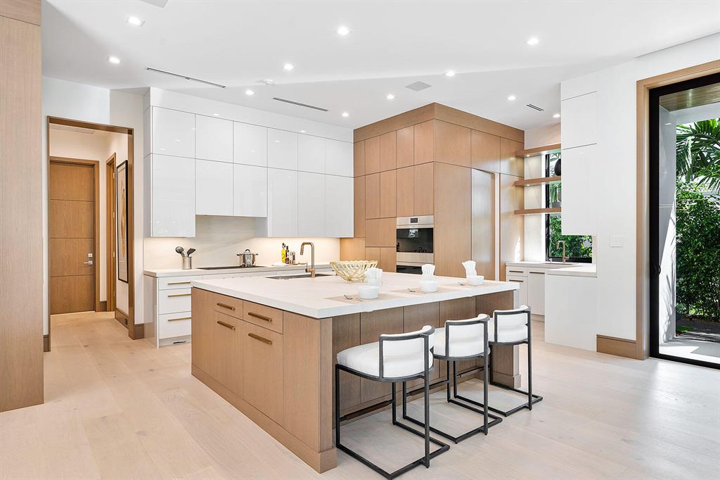 ROYAL PALM YACHT & COUNTRY CLUB - Residential