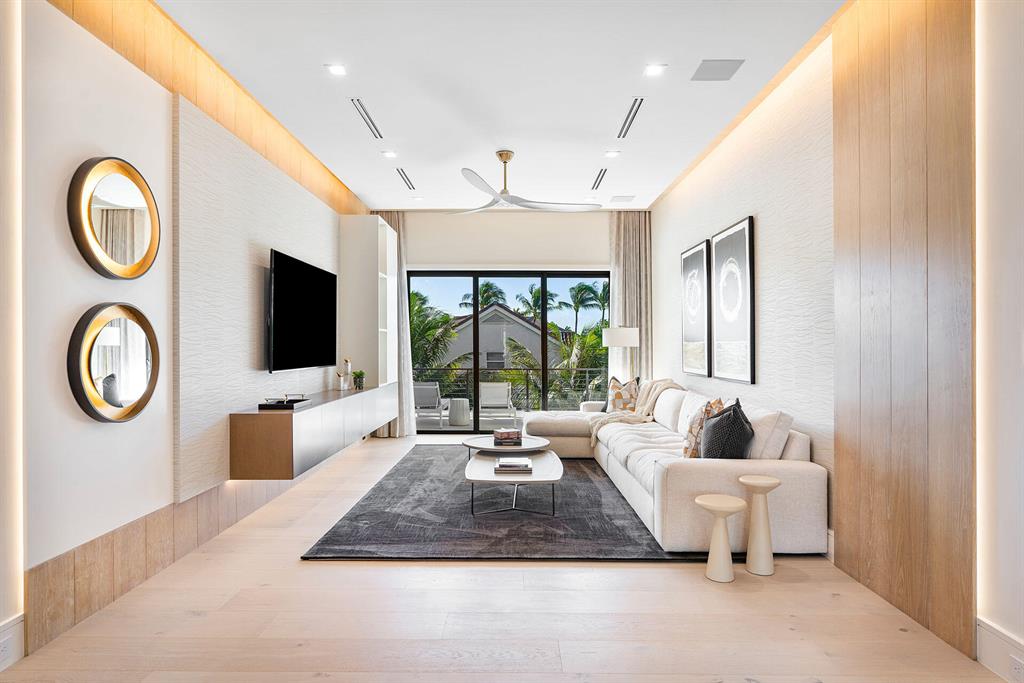 ROYAL PALM YACHT & COUNTRY CLUB - Residential