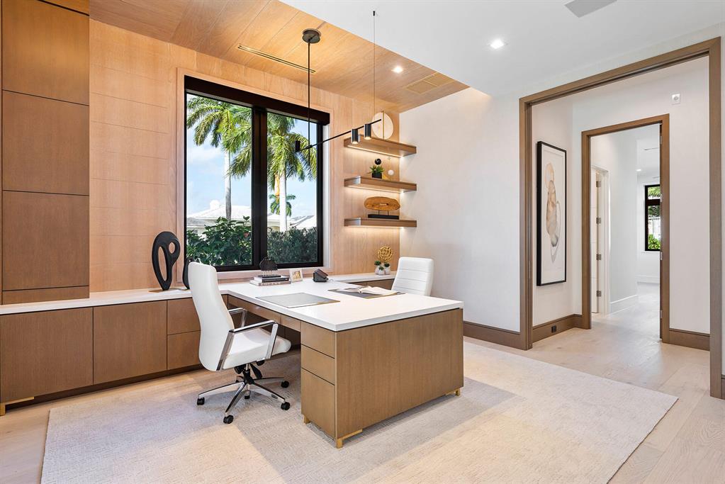 ROYAL PALM YACHT & COUNTRY CLUB - Residential