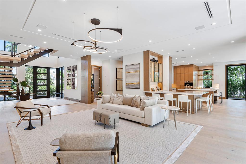 ROYAL PALM YACHT & COUNTRY CLUB - Residential