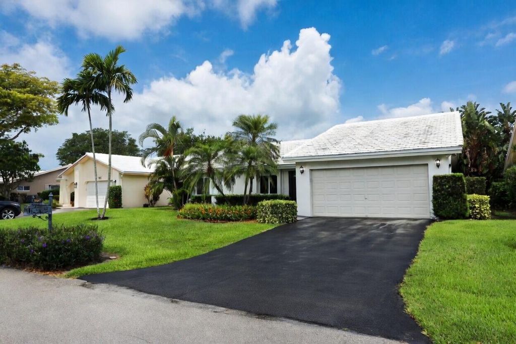 Photo of 5667 Cameo Drive N, Boca Raton, FL 33433 (MLS # B26012464)