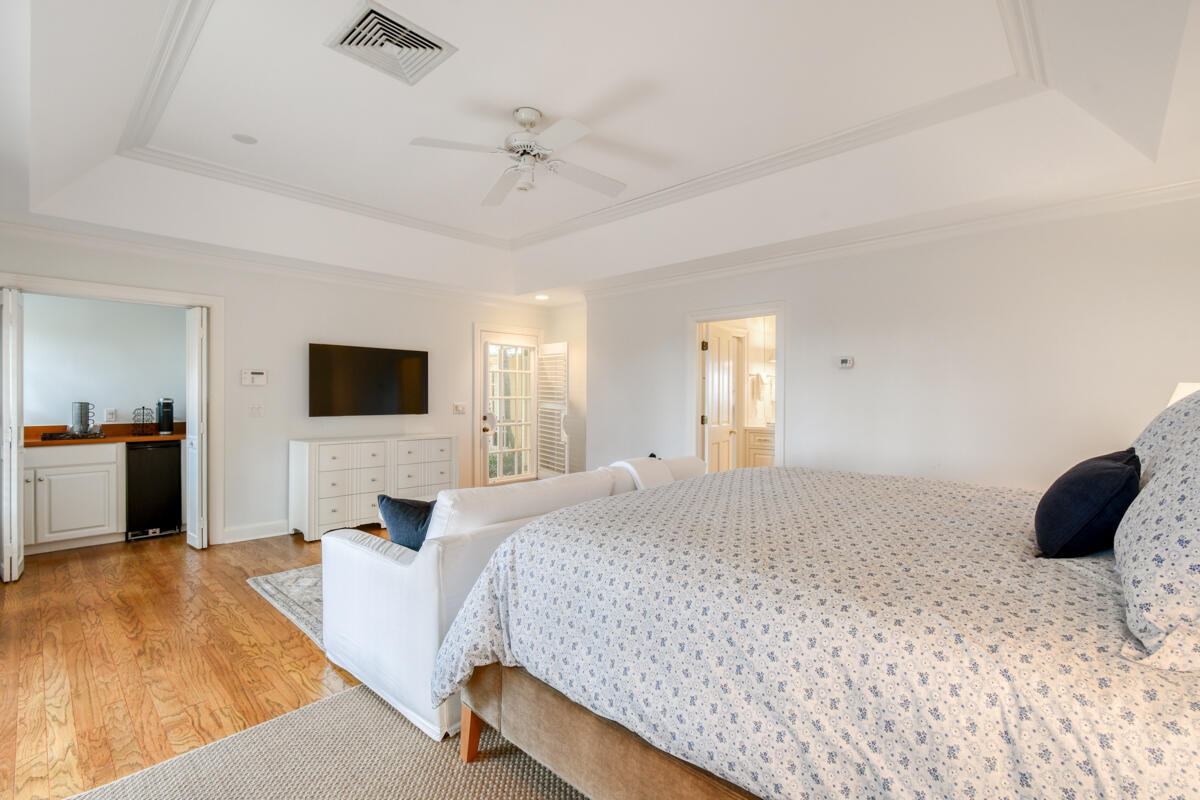 SEVEN OAKS ISLAND - Residential