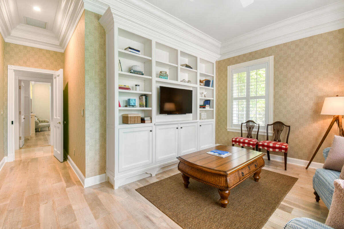 SEVEN OAKS ISLAND - Residential