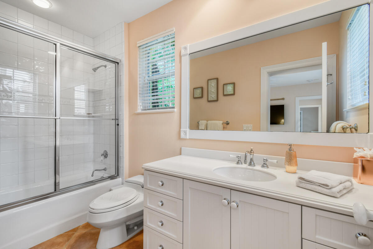 SEVEN OAKS ISLAND - Residential