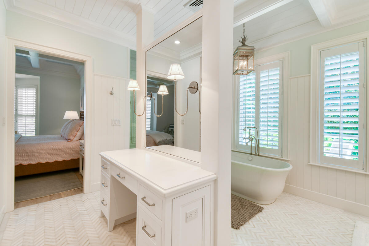 SEVEN OAKS ISLAND - Residential