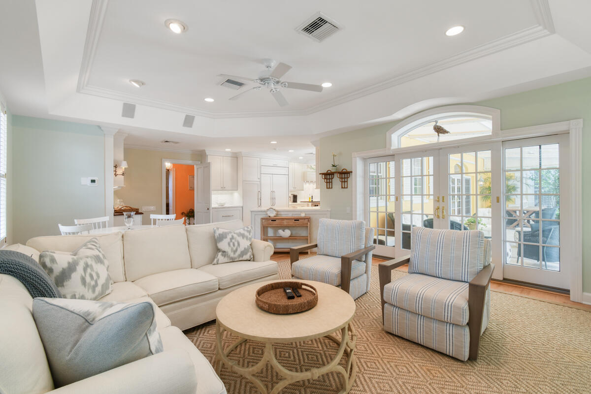 SEVEN OAKS ISLAND - Residential