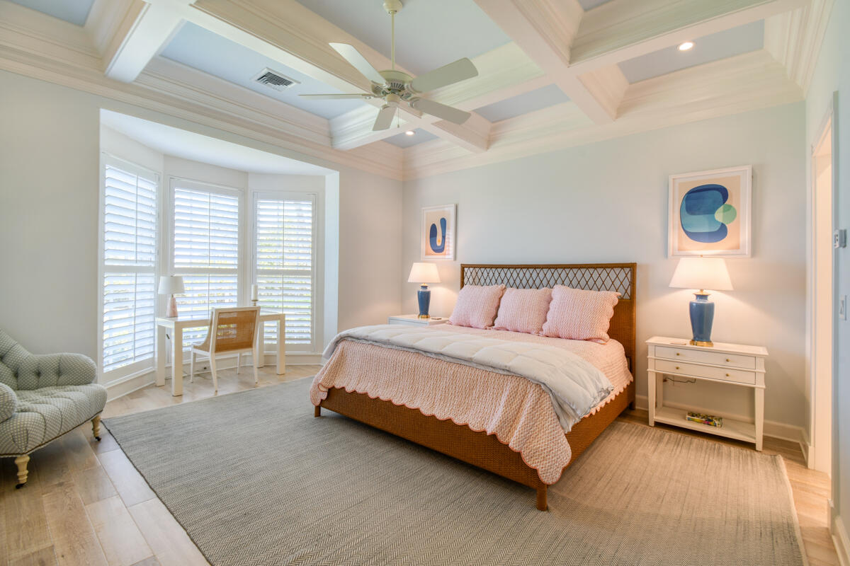 SEVEN OAKS ISLAND - Residential