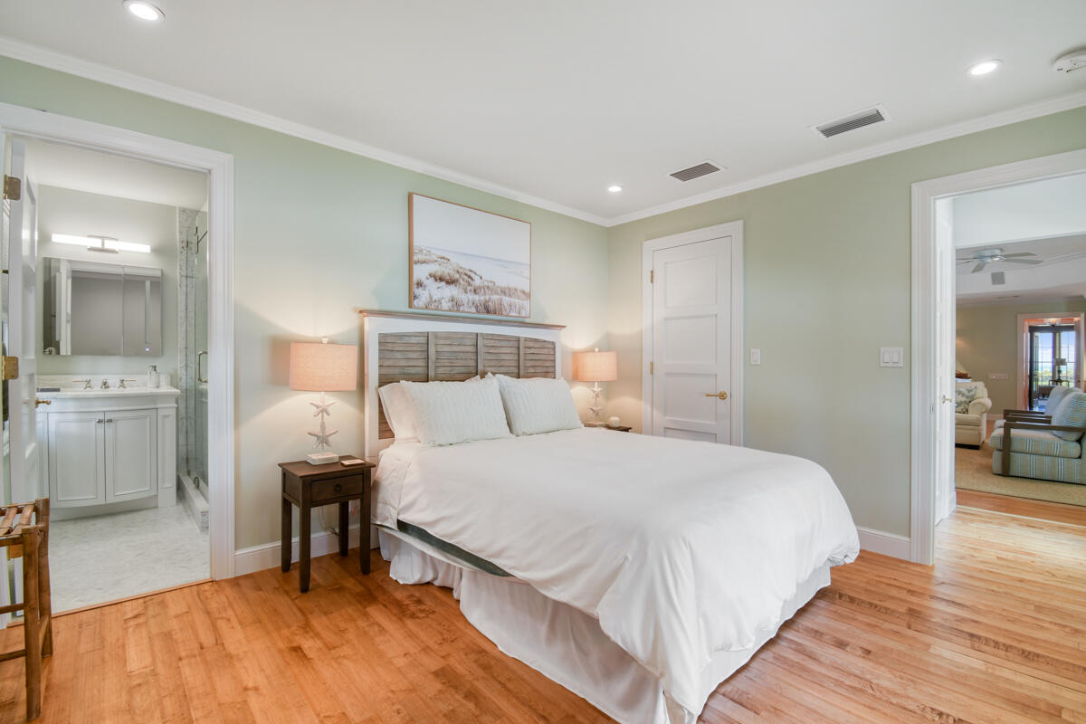 SEVEN OAKS ISLAND - Residential