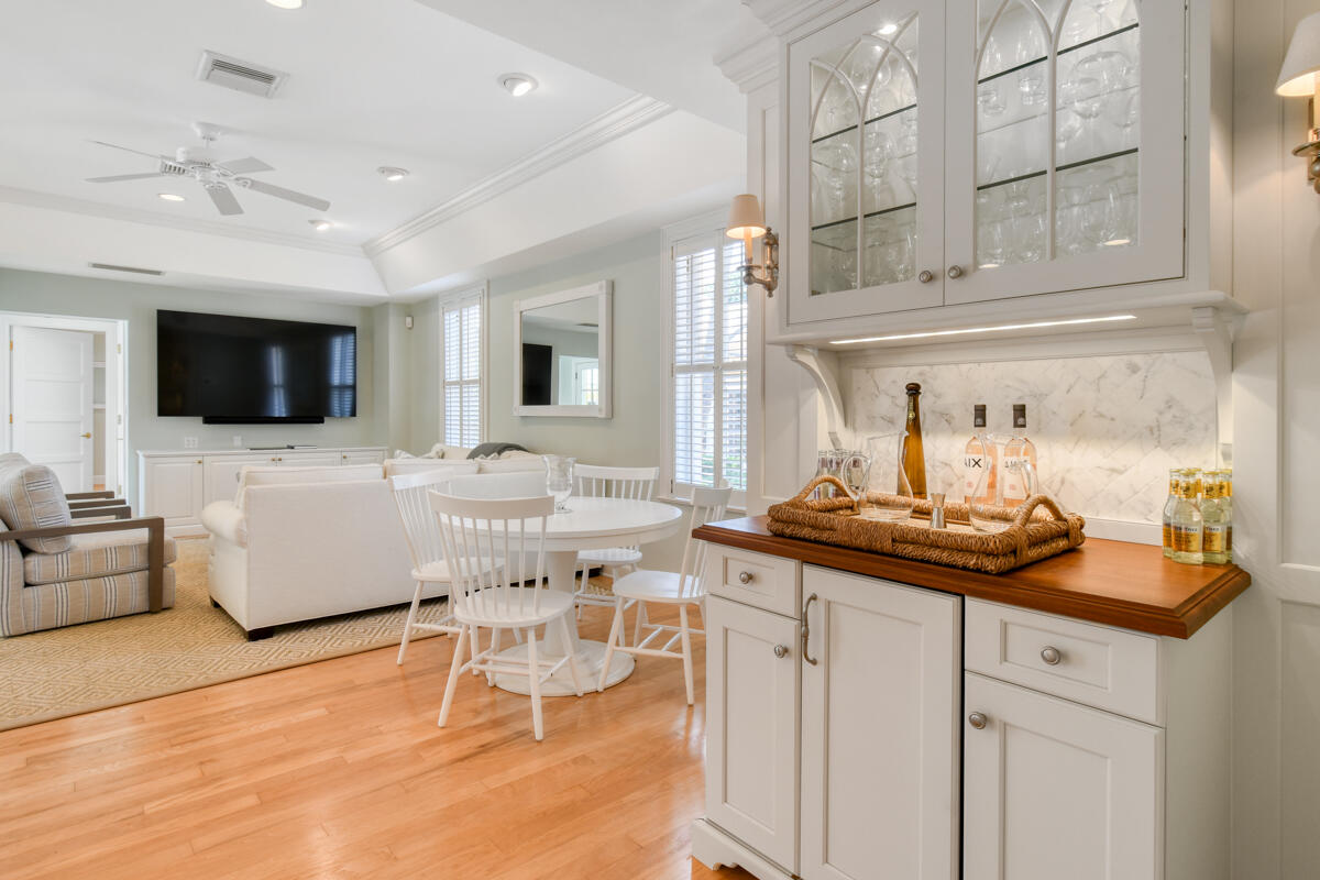 SEVEN OAKS ISLAND - Residential