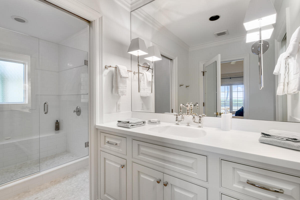 SEVEN OAKS ISLAND - Residential