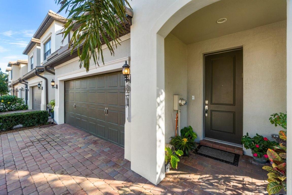 FIELDS AT GULFSTREAM POLO - Residential Lease