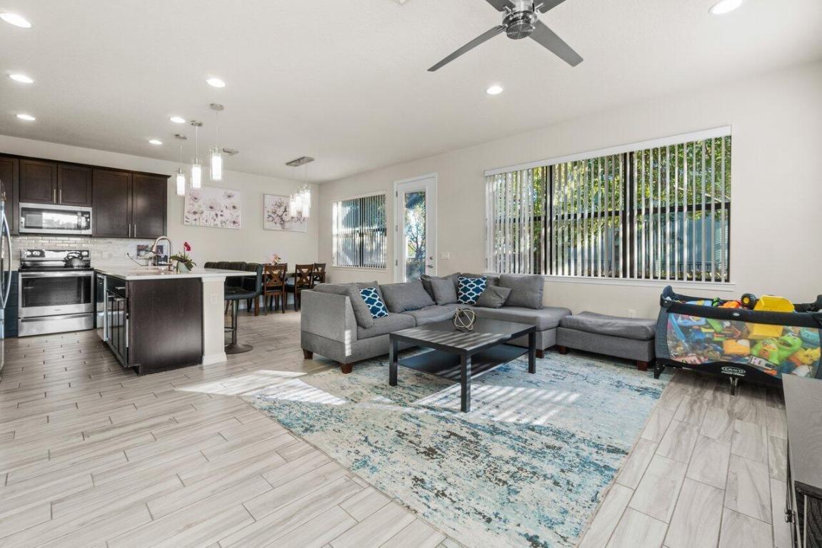 FIELDS AT GULFSTREAM POLO - Residential Lease