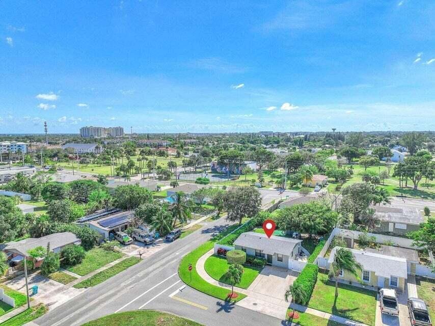 212 NW 11th Avenue, Boynton Beach, FL, 33435/$327,000 3 212 NW 11th Avenue