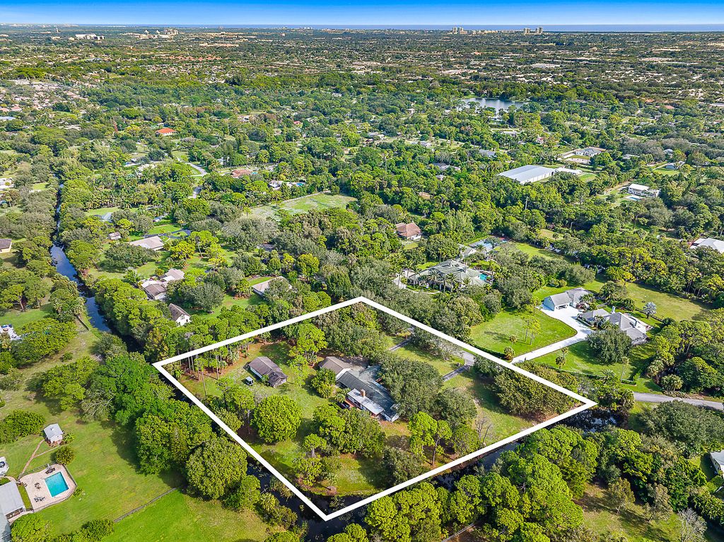 Photo of 8267 Nashua Drive, Palm Beach Gardens, FL 33418 (MLS # R10941244)