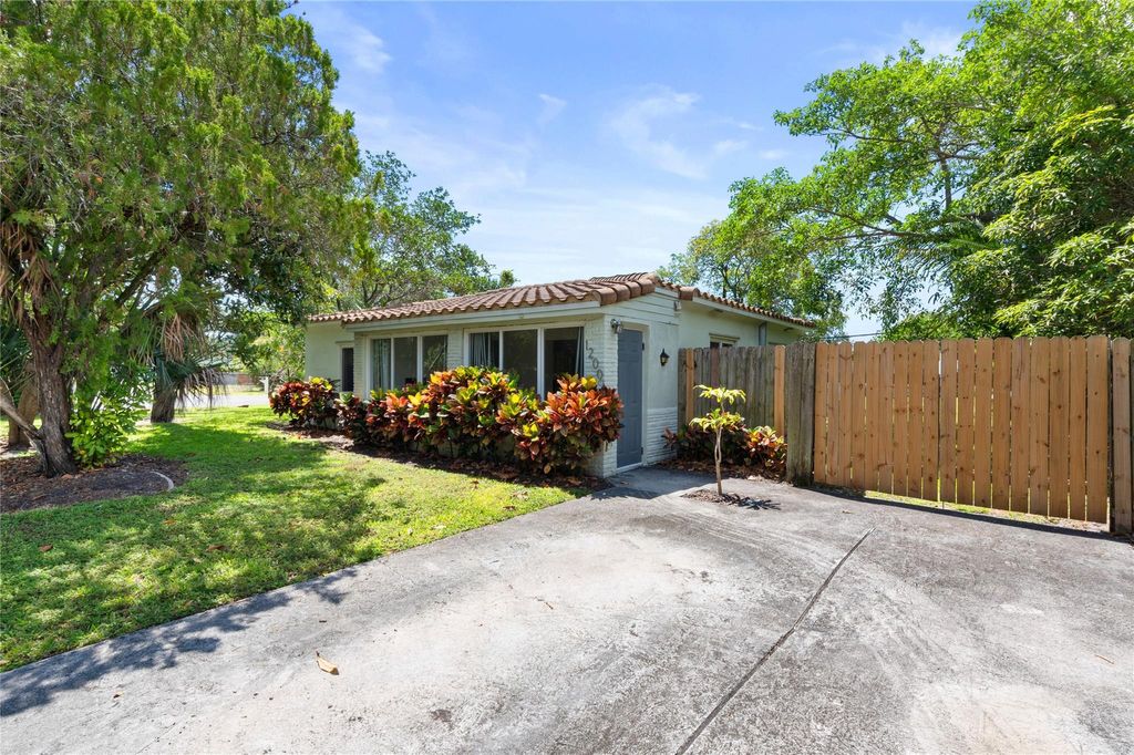 Photo of 1200 SW 29th Street, Fort Lauderdale, FL 33315 (MLS # F10436968)