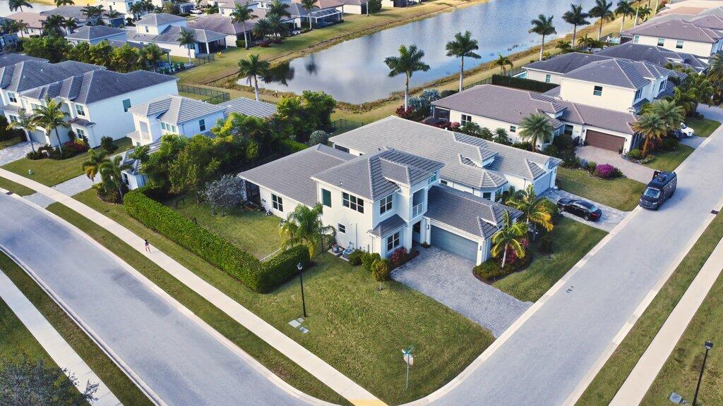 Lakes At Polo Trace HOA - Residential Lease