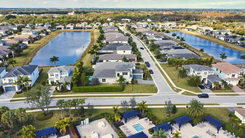 Lakes At Polo Trace HOA - Residential Lease