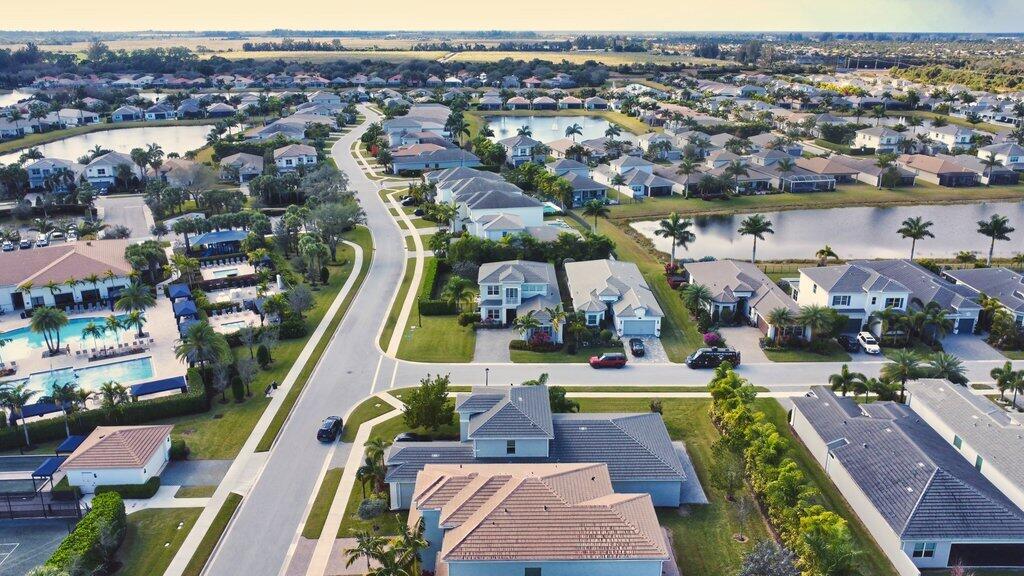 Lakes At Polo Trace HOA - Residential Lease