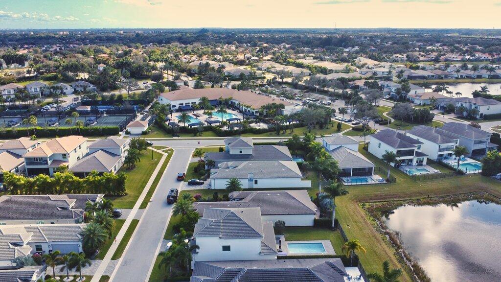 Lakes At Polo Trace HOA - Residential Lease