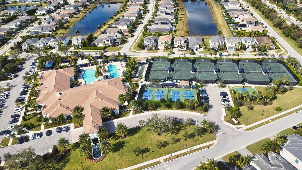 Lakes At Polo Trace HOA - Residential Lease