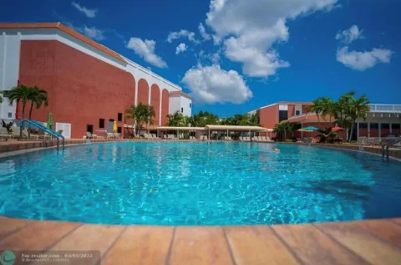 Century village East - Residential