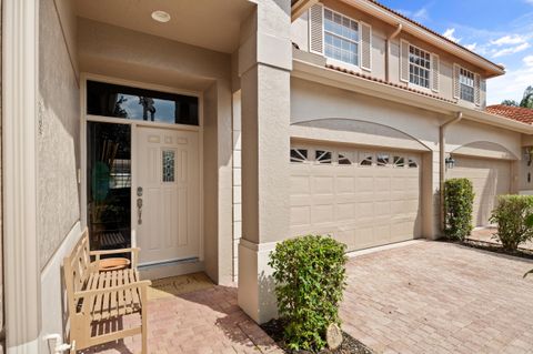 Photo of 33 Monterey Pointe Drive, Palm Beach Gardens, FL 33418 (MLS # B26026181)