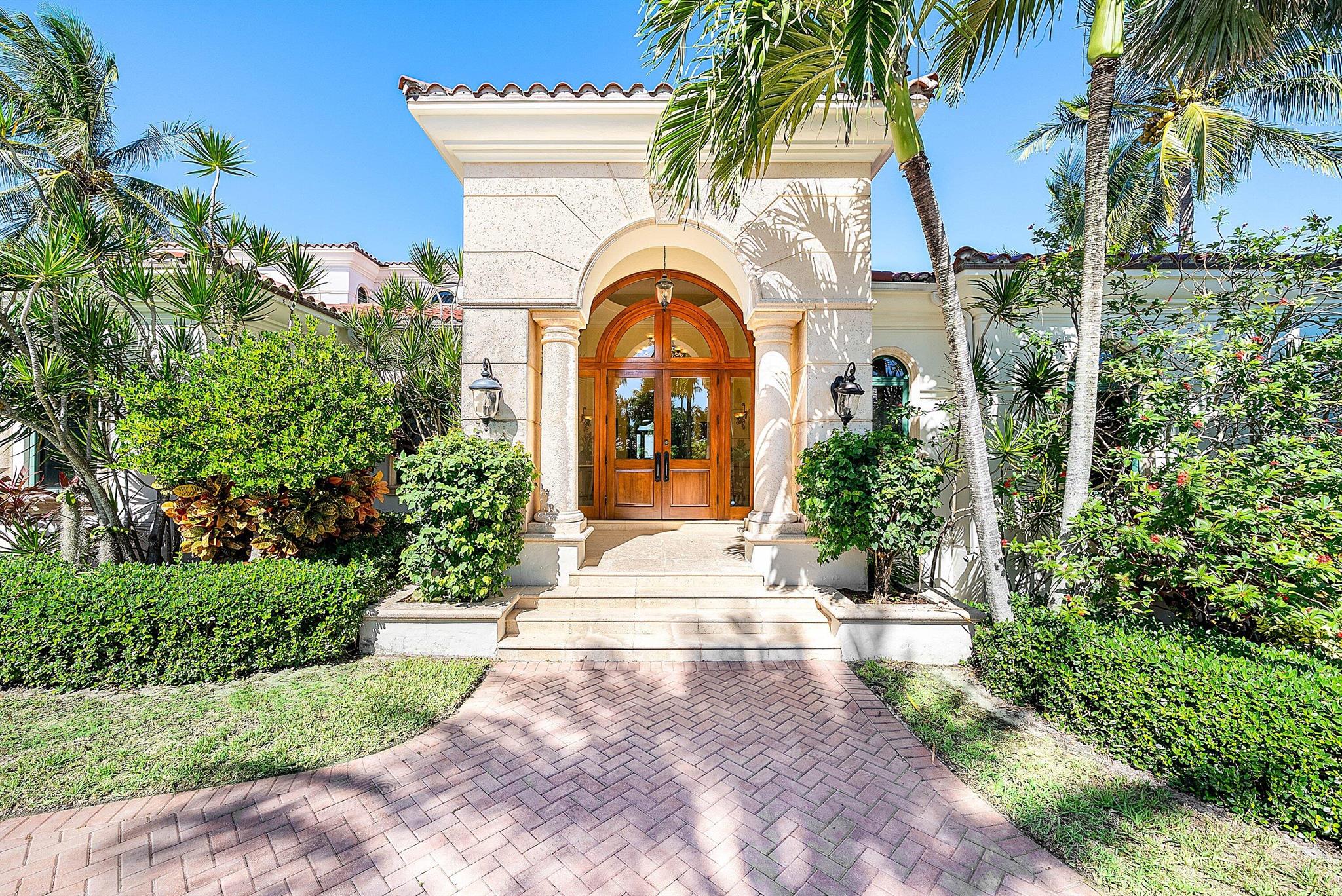 SAILFISH POINT - Residential