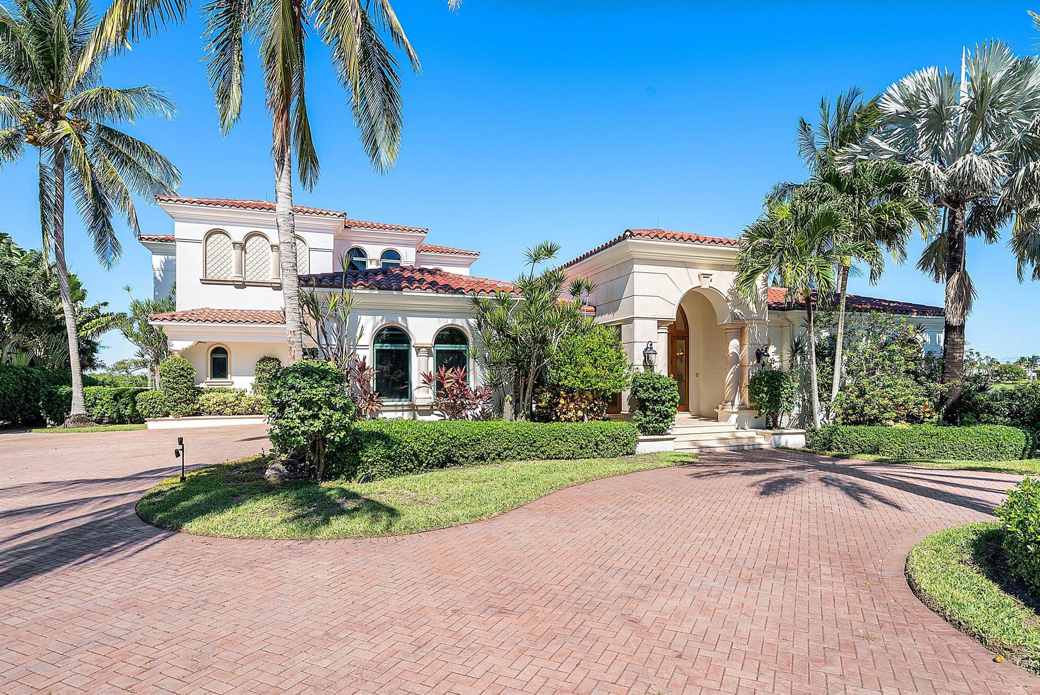 6381 SE Harbor Circle