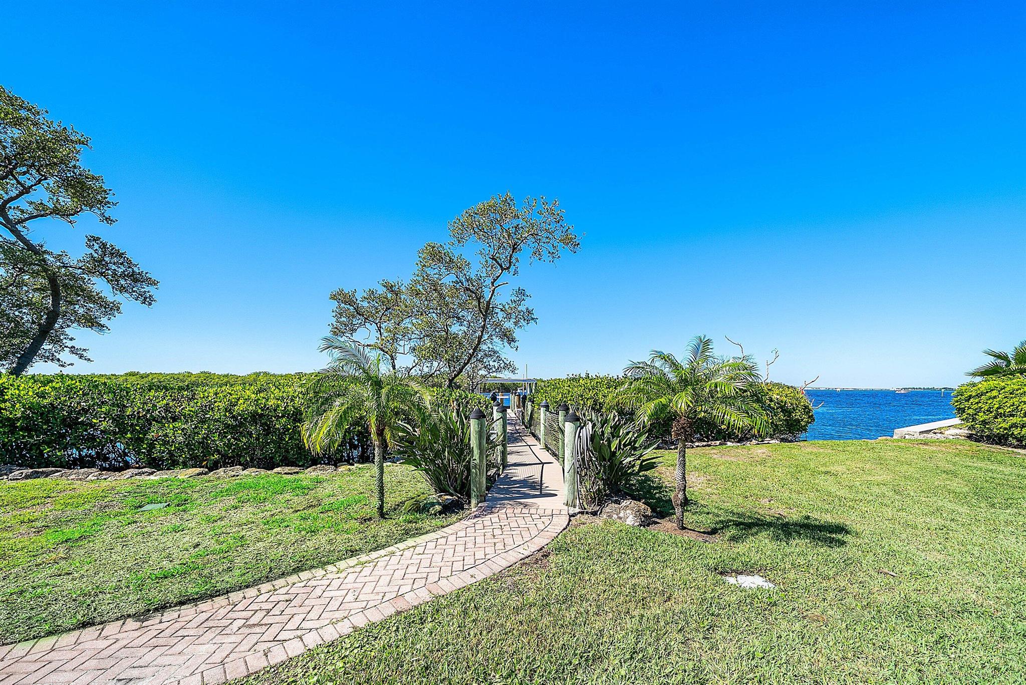 SAILFISH POINT - Residential
