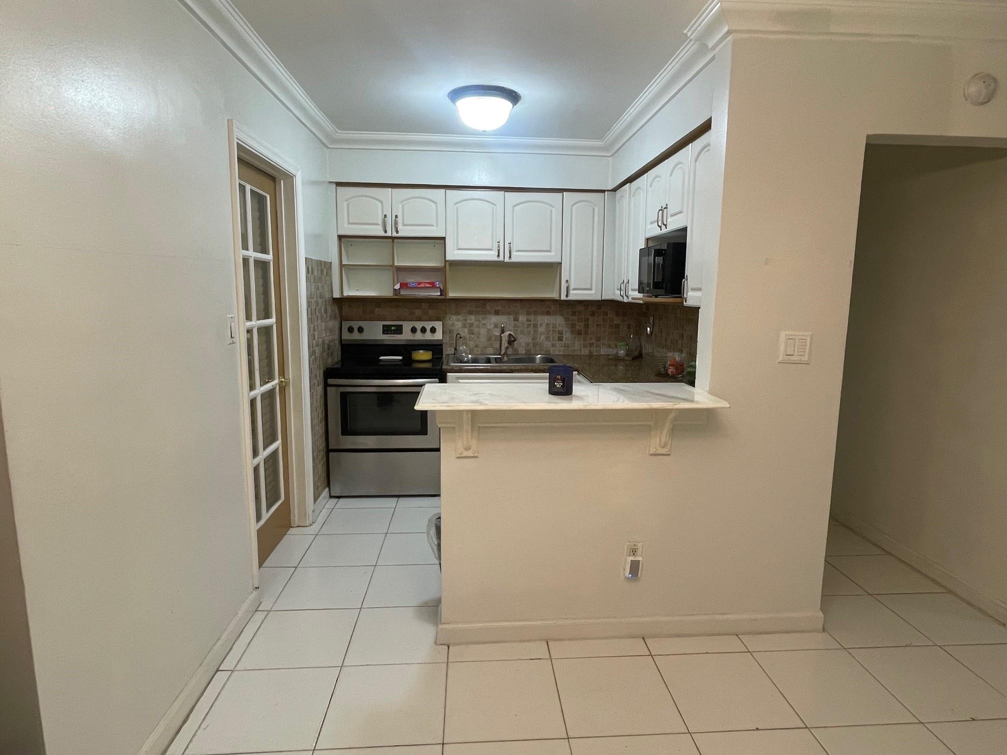 2215 NW 9th Ct