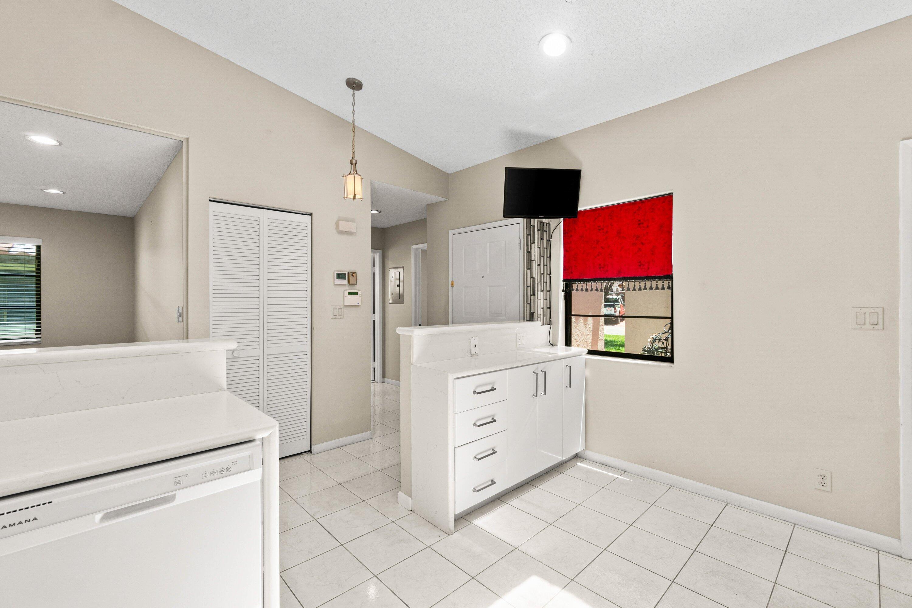 HUNTINGTON POINTE - Residential