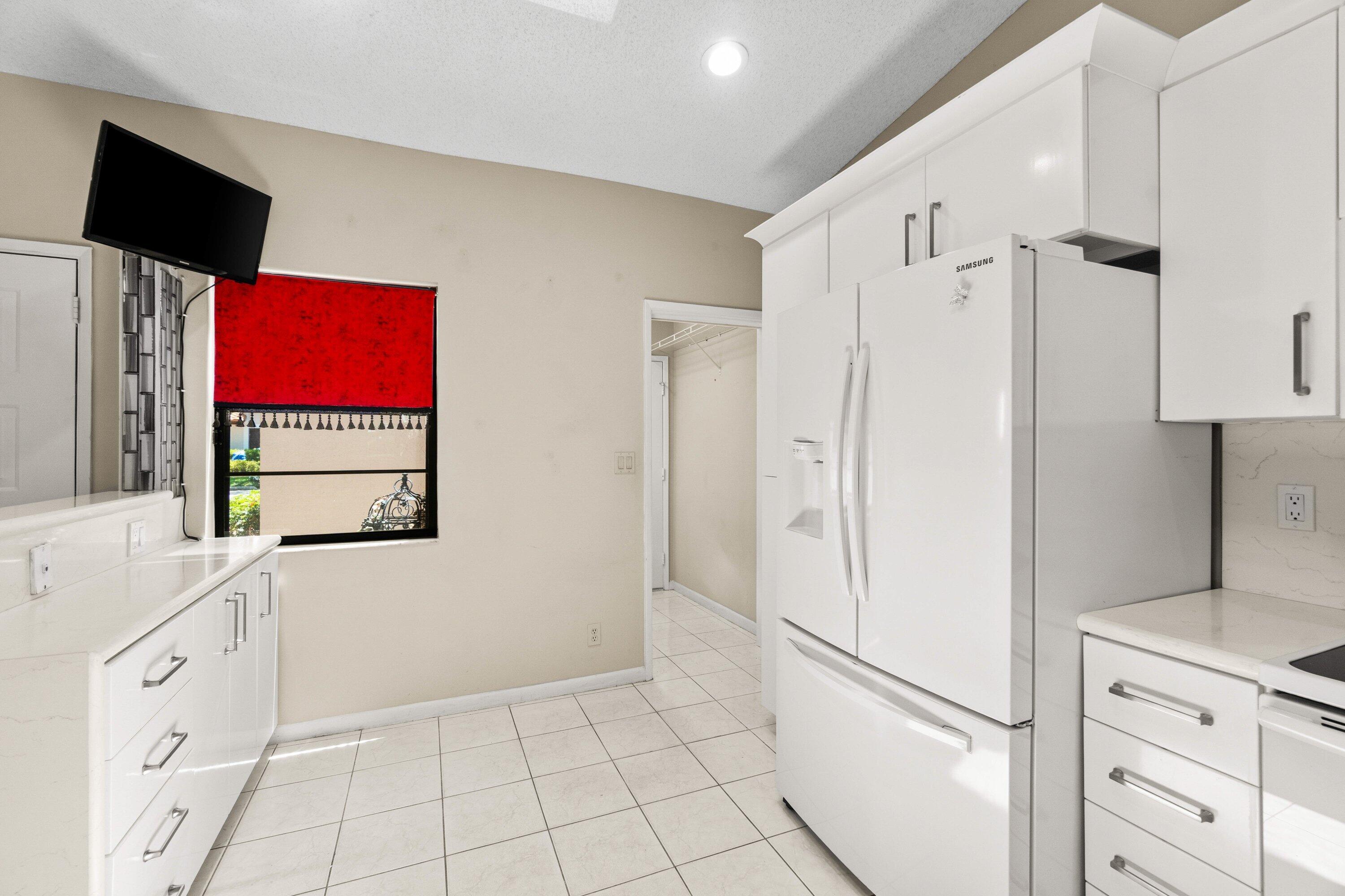 HUNTINGTON POINTE - Residential