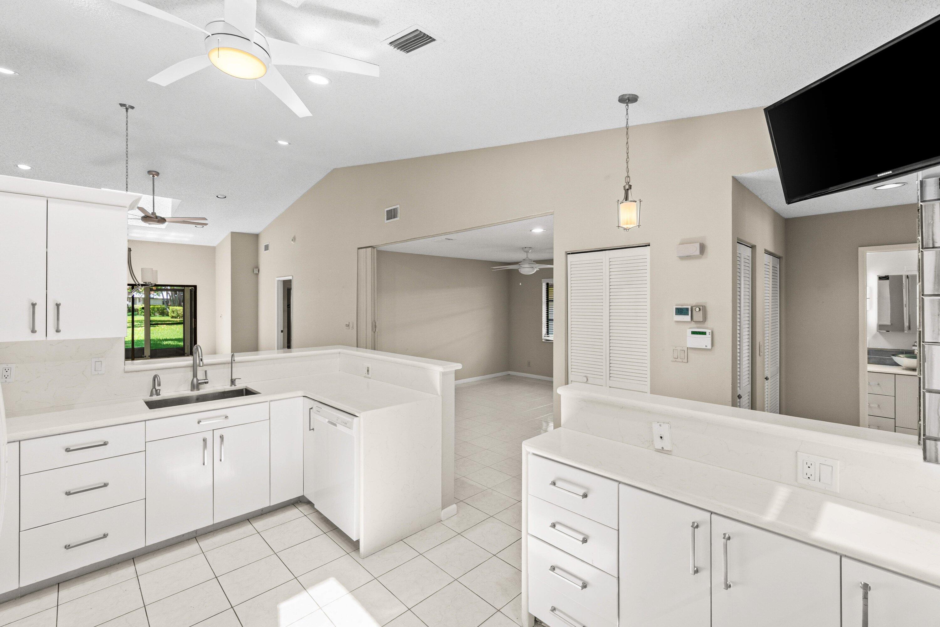HUNTINGTON POINTE - Residential