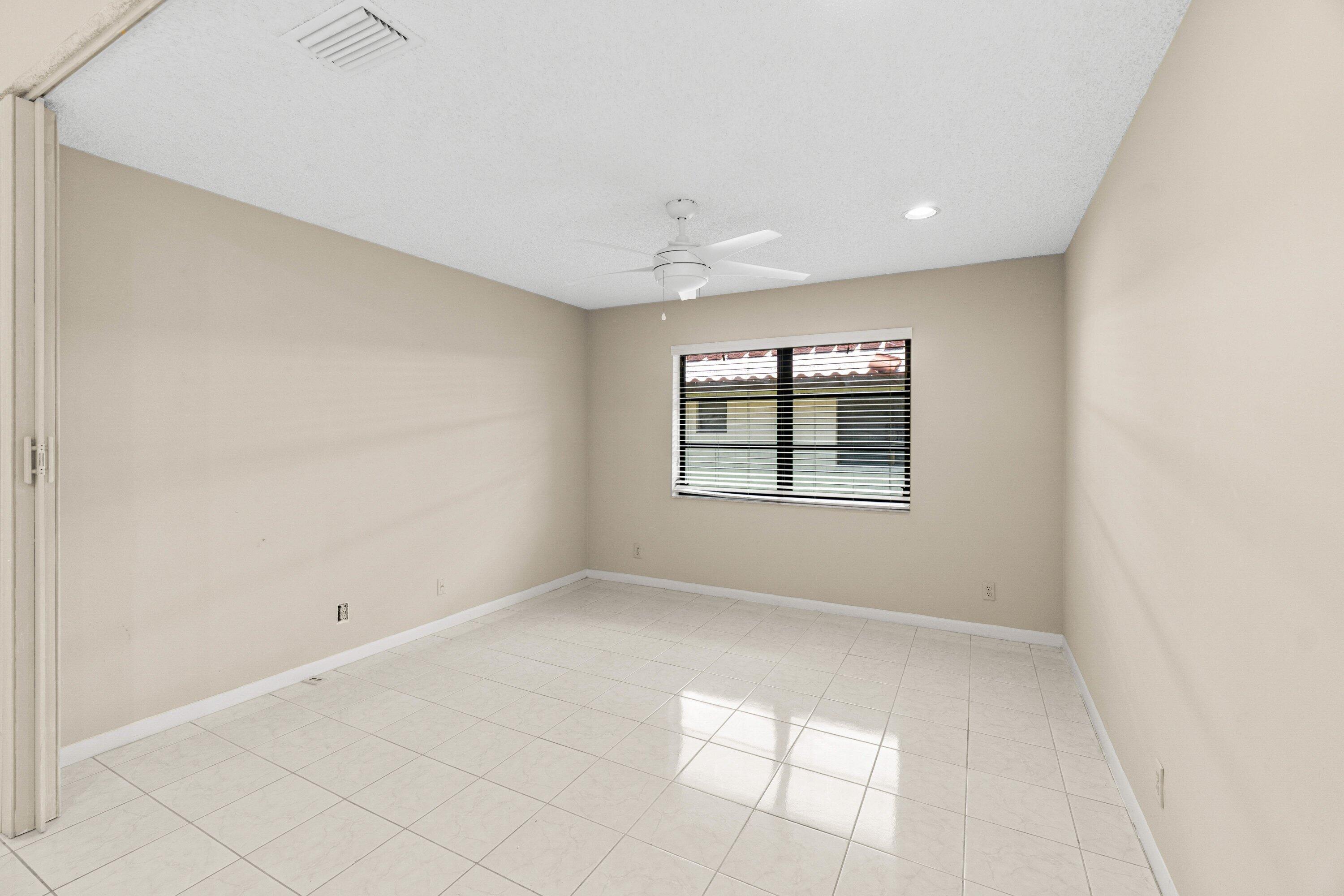 HUNTINGTON POINTE - Residential