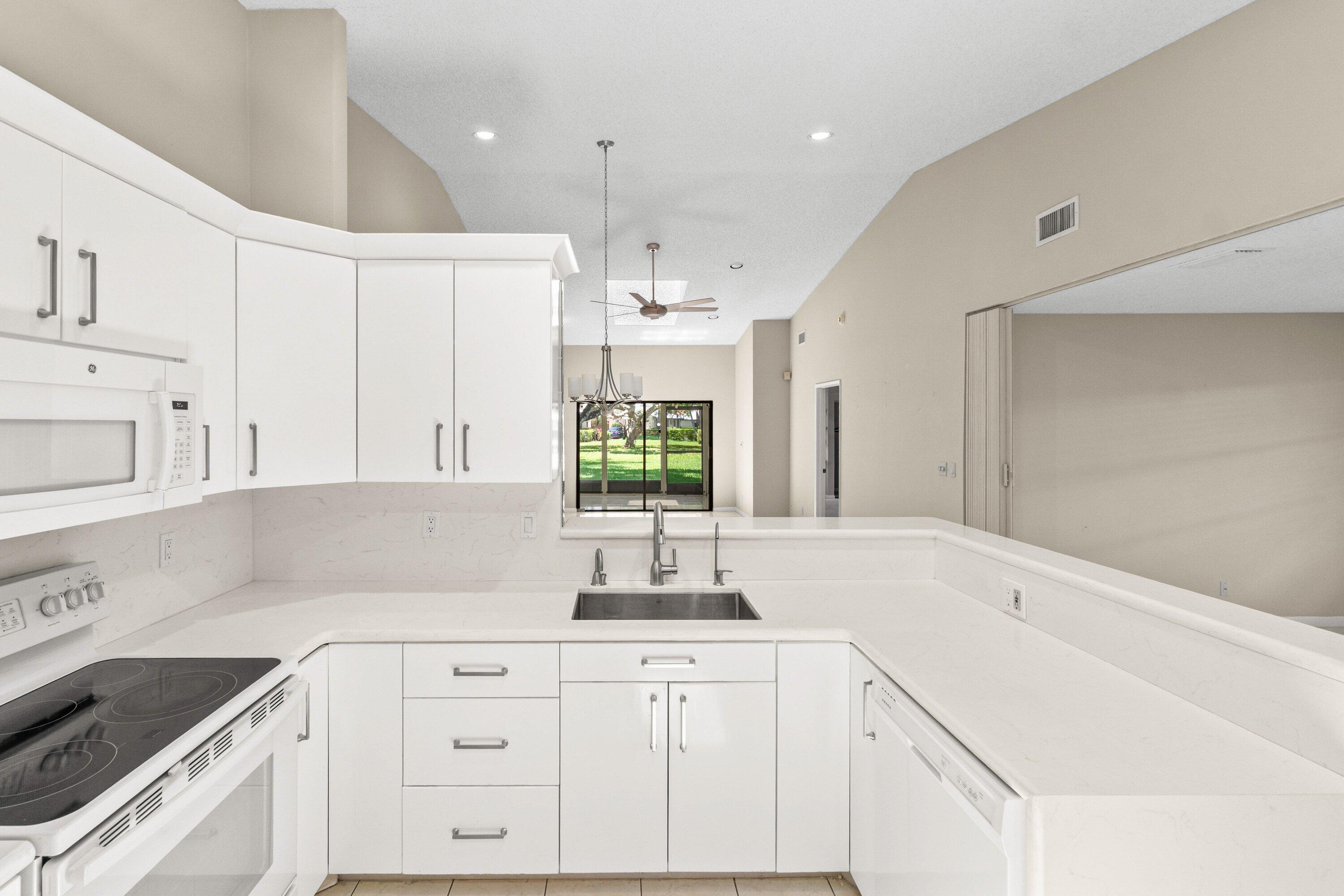 HUNTINGTON POINTE - Residential